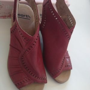 Earth shoes size 6